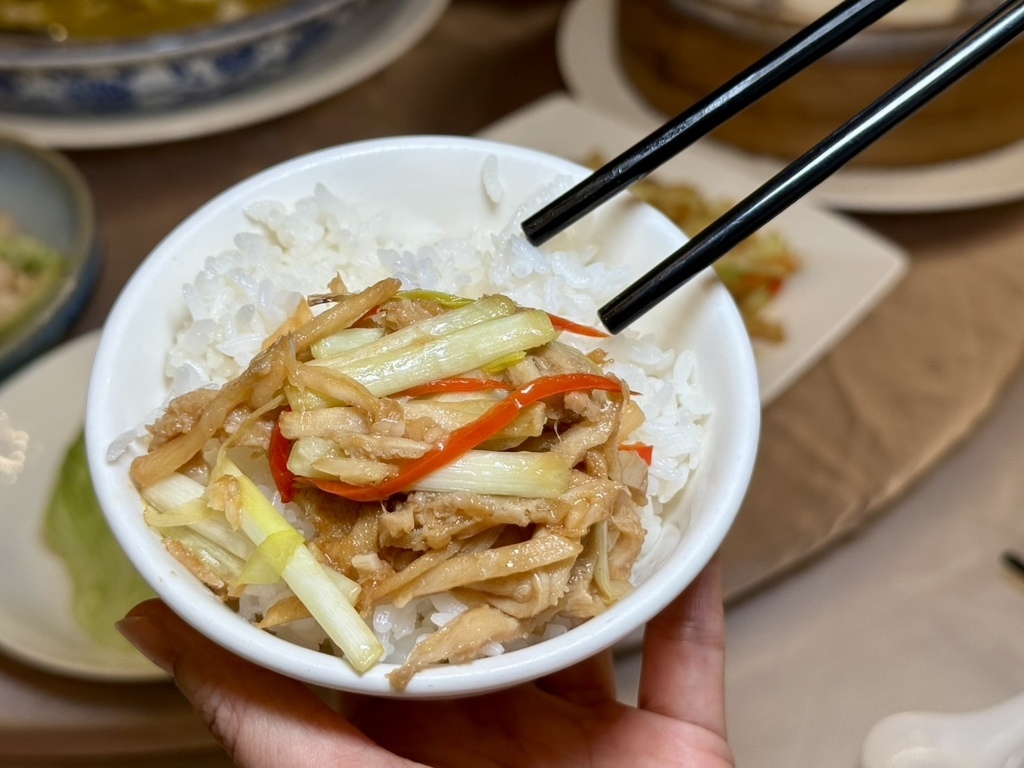 信義區聚餐首選！捷運永春站湘菜 彭園台北館推薦，左宗棠雞 酸菜魚必吃。