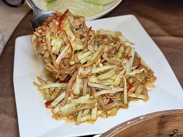 信義區聚餐首選！捷運永春站湘菜 彭園台北館推薦，左宗棠雞 酸菜魚必吃。