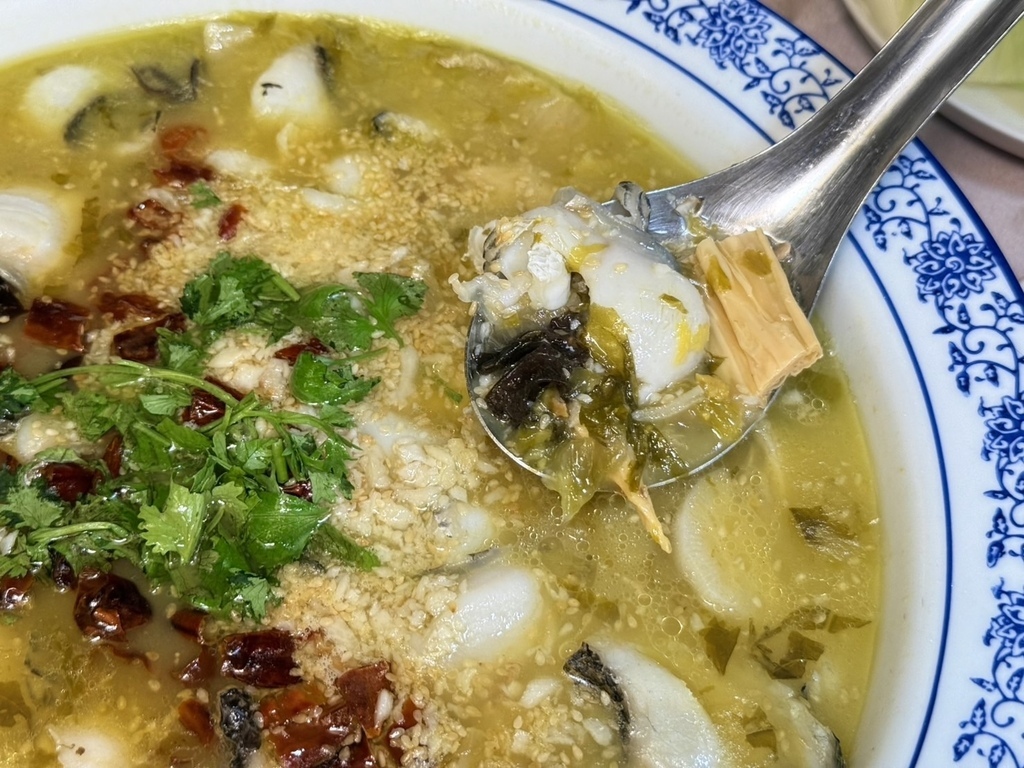 信義區聚餐首選！捷運永春站湘菜 彭園台北館推薦，左宗棠雞 酸菜魚必吃。