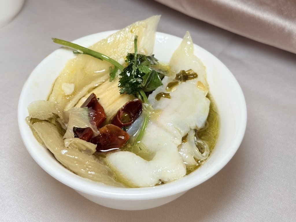 信義區聚餐首選！捷運永春站湘菜 彭園台北館推薦，左宗棠雞 酸菜魚必吃。