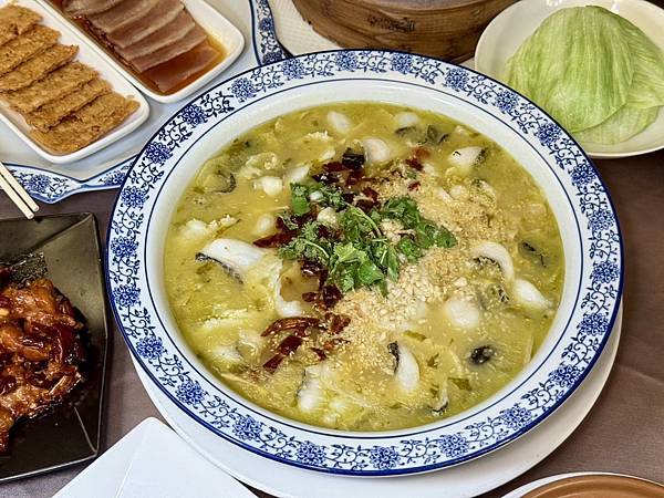 信義區聚餐首選！捷運永春站湘菜 彭園台北館推薦，左宗棠雞 酸菜魚必吃。