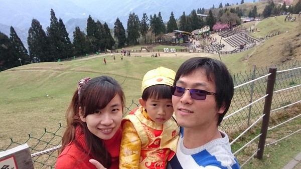 清境農場青青草原:南投~清境農場 青青草原+清境天空步道~親近大自然的美~餵食可愛羊咩咩~親子同遊好景點~