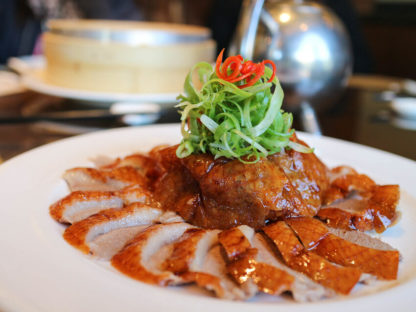 廣式燒鴨饗宴美味烤鴨細緻肥嫩,加點米其林等級港點只要99元