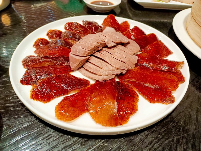 廣式燒鴨饗宴美味烤鴨細緻肥嫩,加點米其林等級港點只要99元