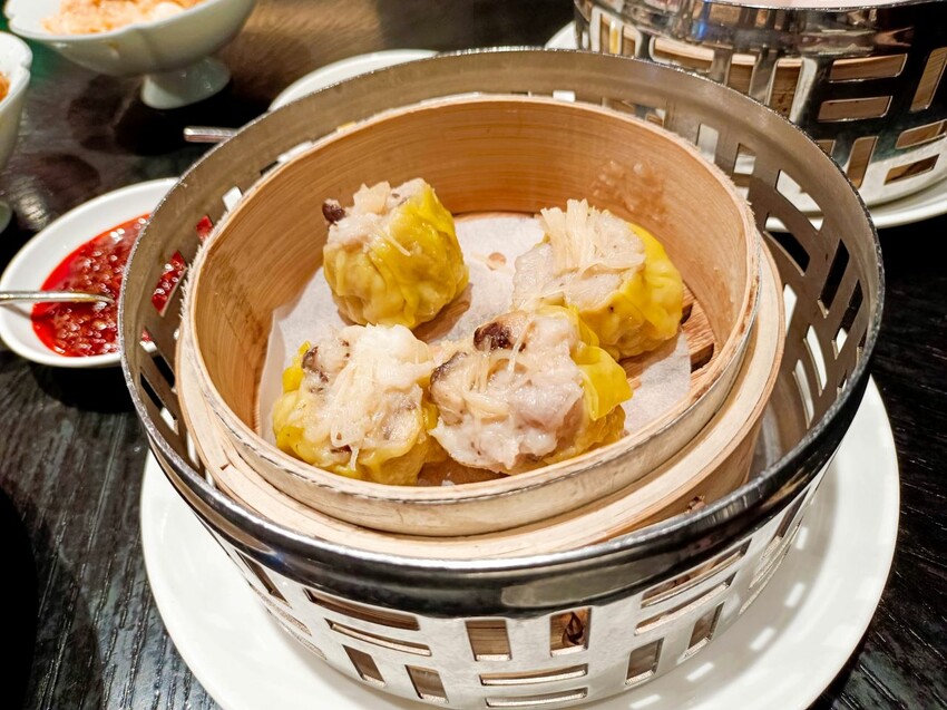 廣式燒鴨饗宴美味烤鴨細緻肥嫩,加點米其林等級港點只要99元