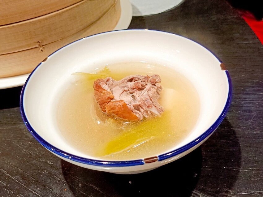 廣式燒鴨饗宴美味烤鴨細緻肥嫩,加點米其林等級港點只要99元