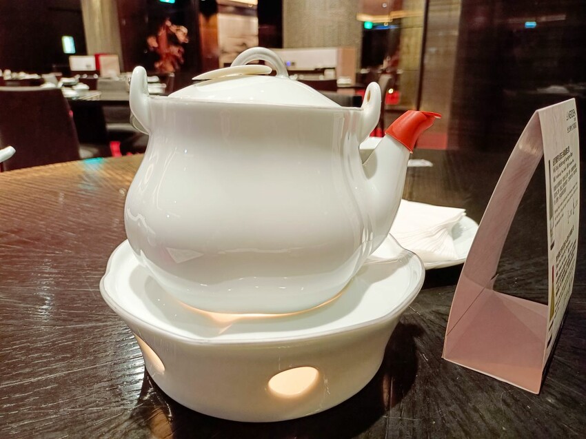 廣式燒鴨饗宴美味烤鴨細緻肥嫩,加點米其林等級港點只要99元