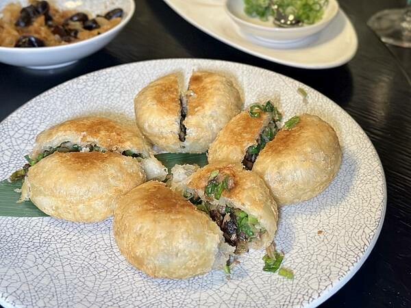 [信義區美食] 寒舍食譜 (台北寒舍艾美酒店) 港點粵菜中式料理 招牌先知鴨/稻草牛 包廂餐廳 #信義區市政府美