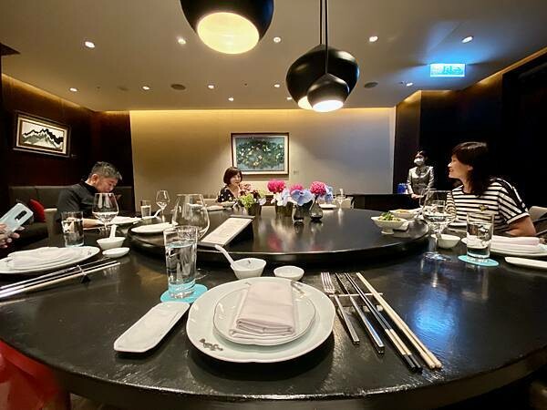 [信義區美食] 寒舍食譜 (台北寒舍艾美酒店) 港點粵菜中式料理 招牌先知鴨/稻草牛 包廂餐廳 #信義區市政府美