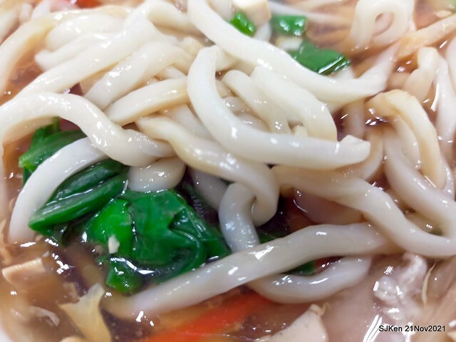 「小樂天餃子館(忠孝店)」(boiled noodles with fungus, sliced pork & eggs, jellied pork  &vegetarians' 