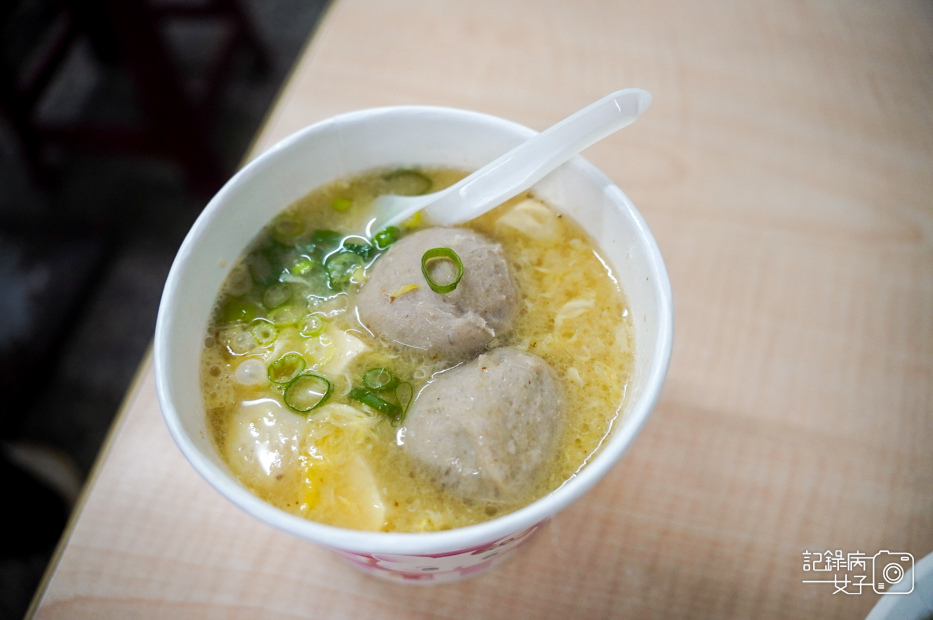 28台北信義區美食邱記涼麵麻醬炸醬麵綜合貢丸味噌湯.jpg