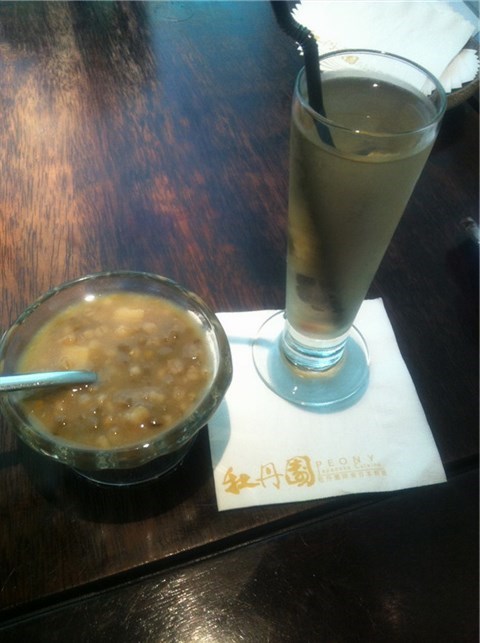 綠豆薏仁點心及冰綠茶 - 信義區的牡丹園)