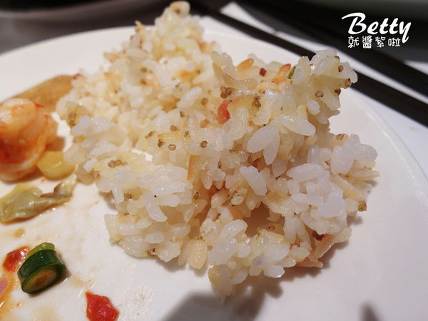 20170429灰塵慶生瓦城 (16).jpg