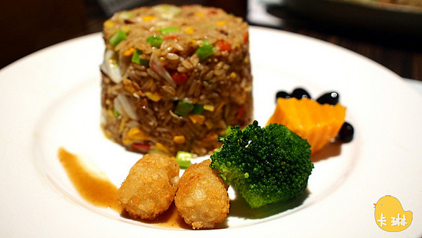 寬心園精緻蔬食(台北信義店)：【食記】《寬心園》有點驚艷的精緻蔬食料理