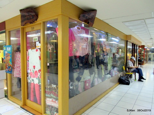 Record of the last day of 38 year-old history Nangmeng traditional food & clothes market , Taipei, Taiwan, SJKen, Oct 6, 2019