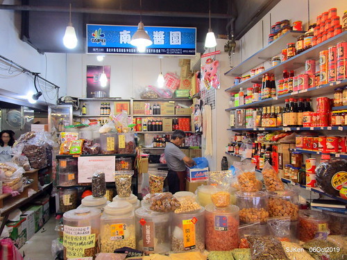 Record of the last day of 38 year-old history Nangmeng traditional food & clothes market , Taipei, Taiwan, SJKen, Oct 6, 2019