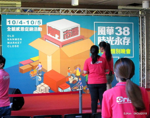 Record of the last day of 38 year-old history Nangmeng traditional food & clothes market , Taipei, Taiwan, SJKen, Oct 6, 2019