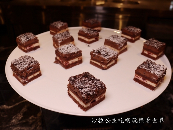 è¥¿è¯é£¯åºB-oneèªå©é¤å»³ï¼å°ååå°é£½/å¾·åç¾é£ç¯ãè¥¿è¯é£¯åºB-oneãBuffet/æåéé®®éçå¤ç¡éæ¢é£²/ç°åæç/æ·éä¸­å±±åä¸­ç«