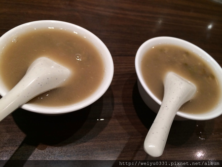 信義圈商區平價美食、市政府站巷弄小火鍋－《饌神涮涮鍋》香噴噴好味道！