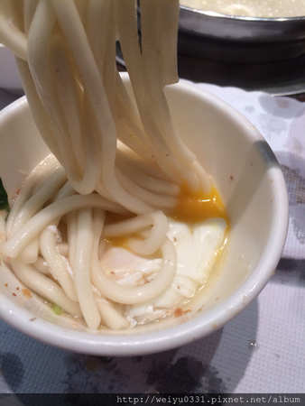 信義圈商區平價美食、市政府站巷弄小火鍋－《饌神涮涮鍋》香噴噴好味道！