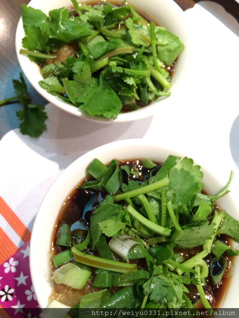 信義圈商區平價美食、市政府站巷弄小火鍋－《饌神涮涮鍋》香噴噴好味道！