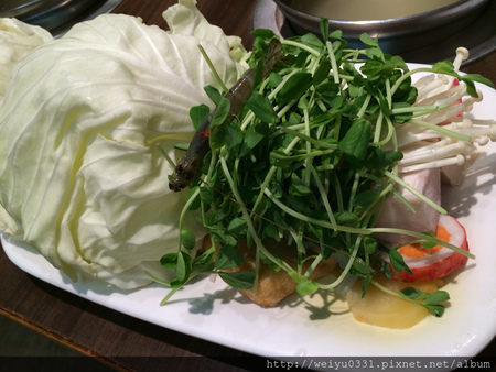 信義圈商區平價美食、市政府站巷弄小火鍋－《饌神涮涮鍋》香噴噴好味道！