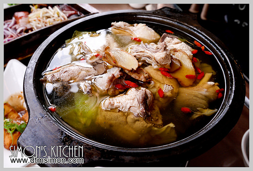 【美食大攻略】吃火鍋的懶人包(羊肉爐、薑母鴨、燒酒雞等)