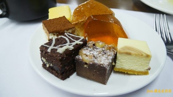 立德國父紀念館 cafe83餐廳:【台北 東區/國父記念館】【立德Café 83餐廳】高CP值,500元吃到飽,現切牛排、火腿、海鮮吃不停(價位)