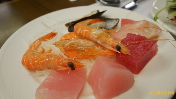 立德國父紀念館 cafe83餐廳:【台北 東區/國父記念館】【立德Café 83餐廳】高CP值,500元吃到飽,現切牛排、火腿、海鮮吃不停(價位)