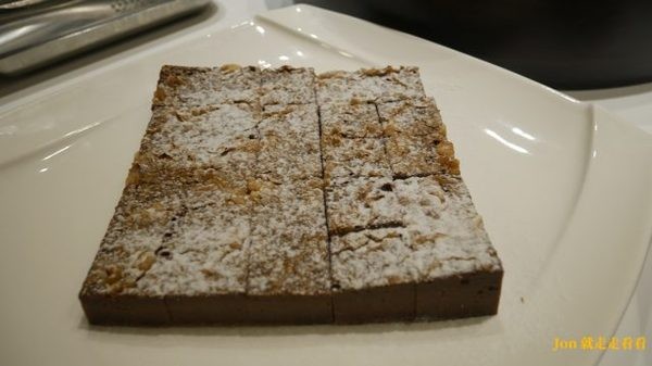 立德國父紀念館 cafe83餐廳:【台北 東區/國父記念館】【立德Café 83餐廳】高CP值,500元吃到飽,現切牛排、火腿、海鮮吃不停(價位)