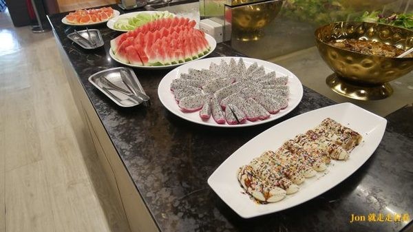 立德國父紀念館 cafe83餐廳:【台北 東區/國父記念館】【立德Café 83餐廳】高CP值,500元吃到飽,現切牛排、火腿、海鮮吃不停(價位)