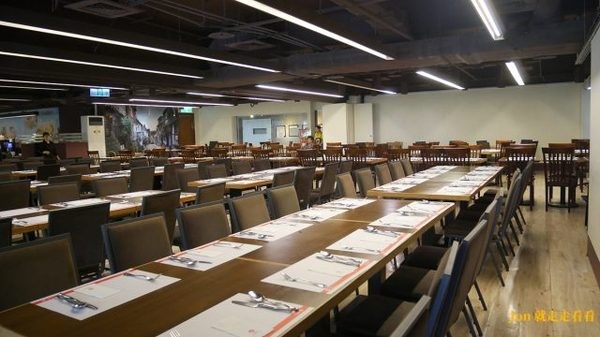 立德國父紀念館 cafe83餐廳:【台北 東區/國父記念館】【立德Café 83餐廳】高CP值,500元吃到飽,現切牛排、火腿、海鮮吃不停(價位)