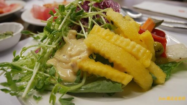 立德國父紀念館 cafe83餐廳:【台北 東區/國父記念館】【立德Café 83餐廳】高CP值,500元吃到飽,現切牛排、火腿、海鮮吃不停(價位)