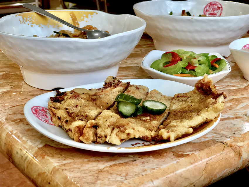 [台北大安] 想念死的君悅排骨香酥肉多汁 / 雞腿皮脆嫩又好吃 / 排骨飯雞腿飯 / 便當推薦 / 午餐晚餐