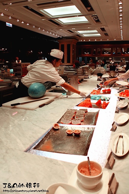 【捷運市政府】饗食天堂 信義店--多種異國料理吃到飽，滿足你多樣化的選擇~