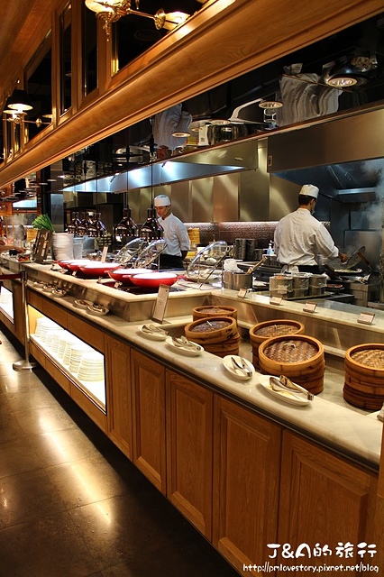 【捷運市政府】饗食天堂 信義店--多種異國料理吃到飽，滿足你多樣化的選擇~