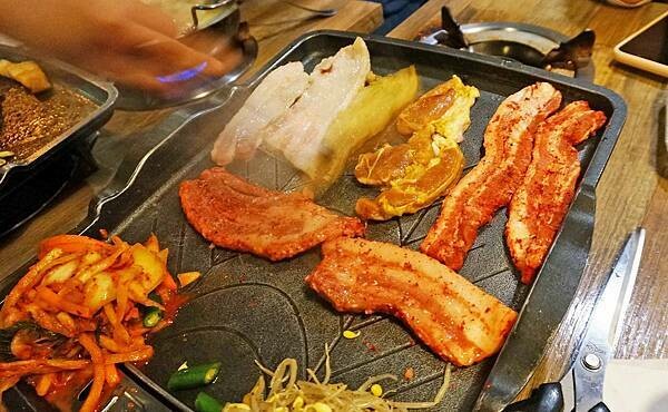 【台北美食】富宏牛肉麵｜台北ＣＰ值最高的２４小時牛肉麵