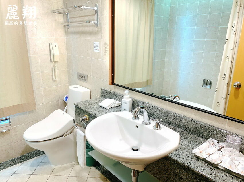 麗翔酒店礁溪館!麗翔酒店設施有泳池、撞球、桌球還有兒童遊戲室!有停車場! @猴屁的異想世界