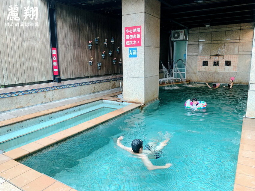 麗翔酒店礁溪館!麗翔酒店設施有泳池、撞球、桌球還有兒童遊戲室!有停車場! @猴屁的異想世界