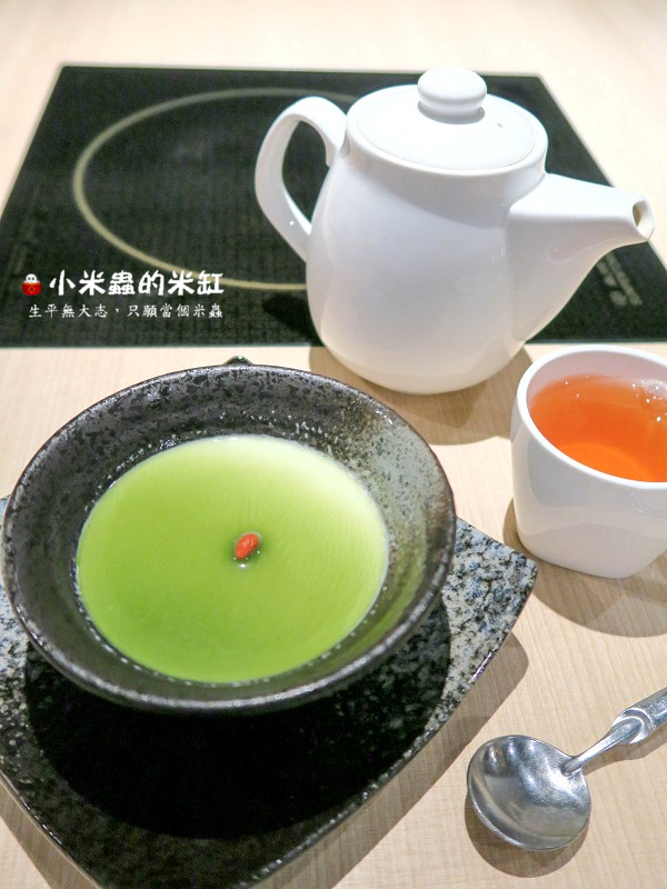 【捷運忠孝敦化站】聚北海道昆布鍋-台北誠品敦南店~熱呼呼的北海道牛奶鍋，冬季限定!