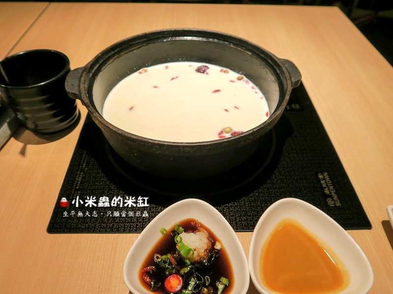 【捷運忠孝敦化站】聚北海道昆布鍋-台北誠品敦南店~熱呼呼的北海道牛奶鍋，冬季限定!