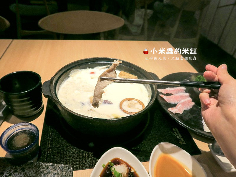 【捷運忠孝敦化站】聚北海道昆布鍋-台北誠品敦南店~熱呼呼的北海道牛奶鍋，冬季限定!