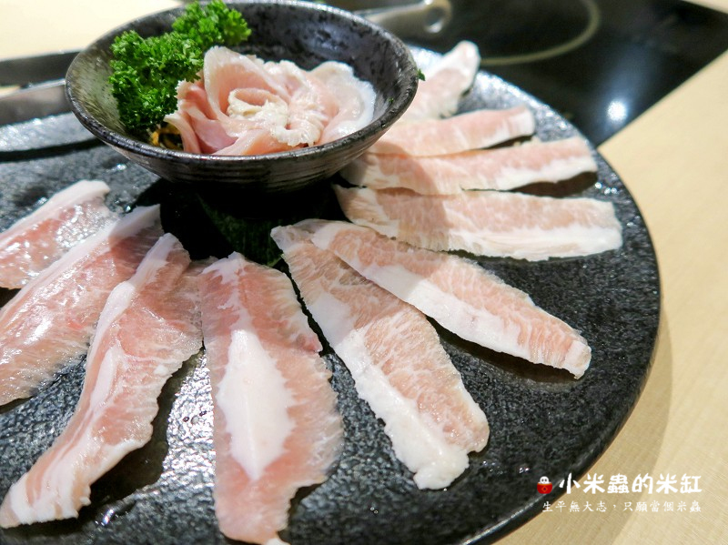 【捷運忠孝敦化站】聚北海道昆布鍋-台北誠品敦南店~熱呼呼的北海道牛奶鍋，冬季限定!