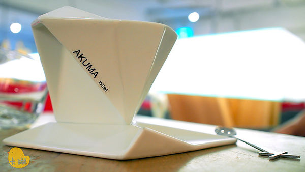 akuma caca  可可設計人文咖啡：【食記】《akuma caca 可可設計人文咖啡》白色幾何咖啡館