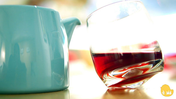 akuma caca  可可設計人文咖啡：【食記】《akuma caca 可可設計人文咖啡》白色幾何咖啡館