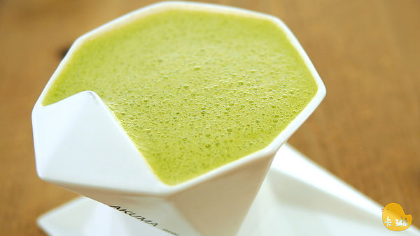 akuma caca  可可設計人文咖啡：【食記】《akuma caca 可可設計人文咖啡》白色幾何咖啡館