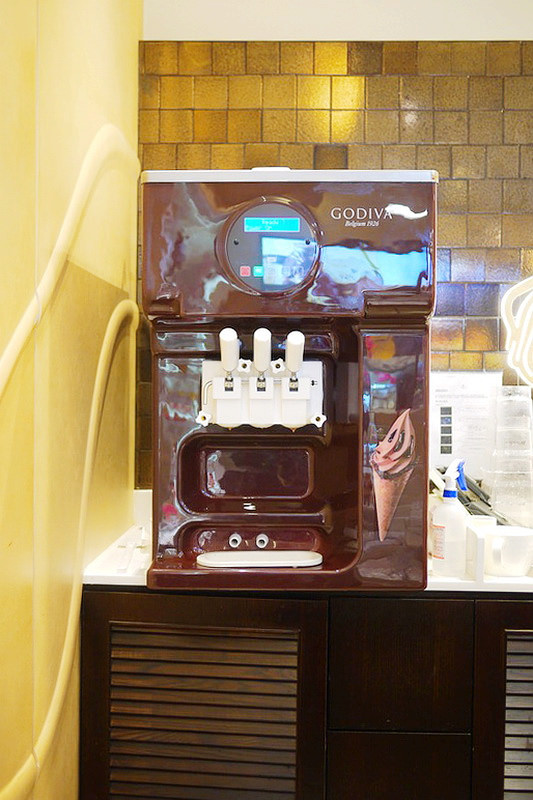 【台北】悠美菓子 (You-Mei Sweets) & GODIVA 巧克力霜淇淋 ~ 來支香濃好食的沁涼霜淇淋吧!!
