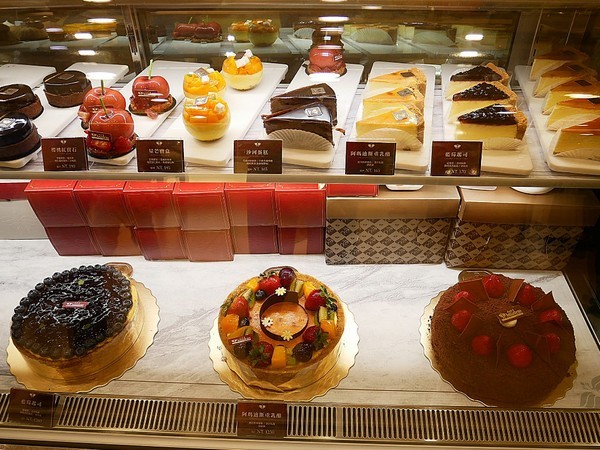 阿瑪迪斯甜點專賣店：Kaffee Amadeus阿瑪迪斯甜點專賣店-台北百貨甜點  外型精緻、用料講究  經過很難不被吸引  現在還有新品-