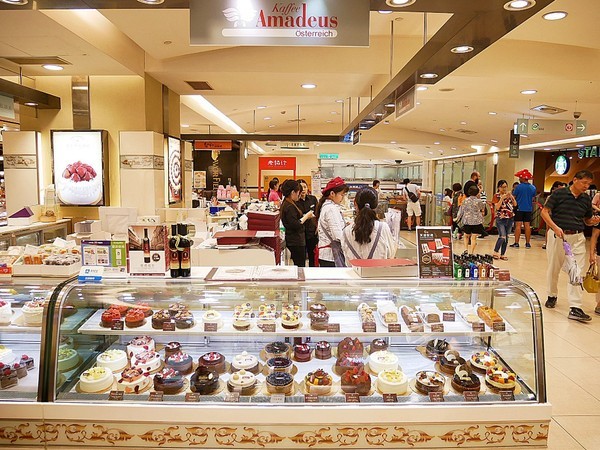 阿瑪迪斯甜點專賣店：Kaffee Amadeus阿瑪迪斯甜點專賣店-台北百貨甜點  外型精緻、用料講究  經過很難不被吸引  現在還有新品-