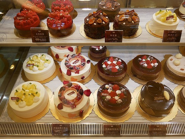 阿瑪迪斯甜點專賣店：Kaffee Amadeus阿瑪迪斯甜點專賣店-台北百貨甜點  外型精緻、用料講究  經過很難不被吸引  現在還有新品-